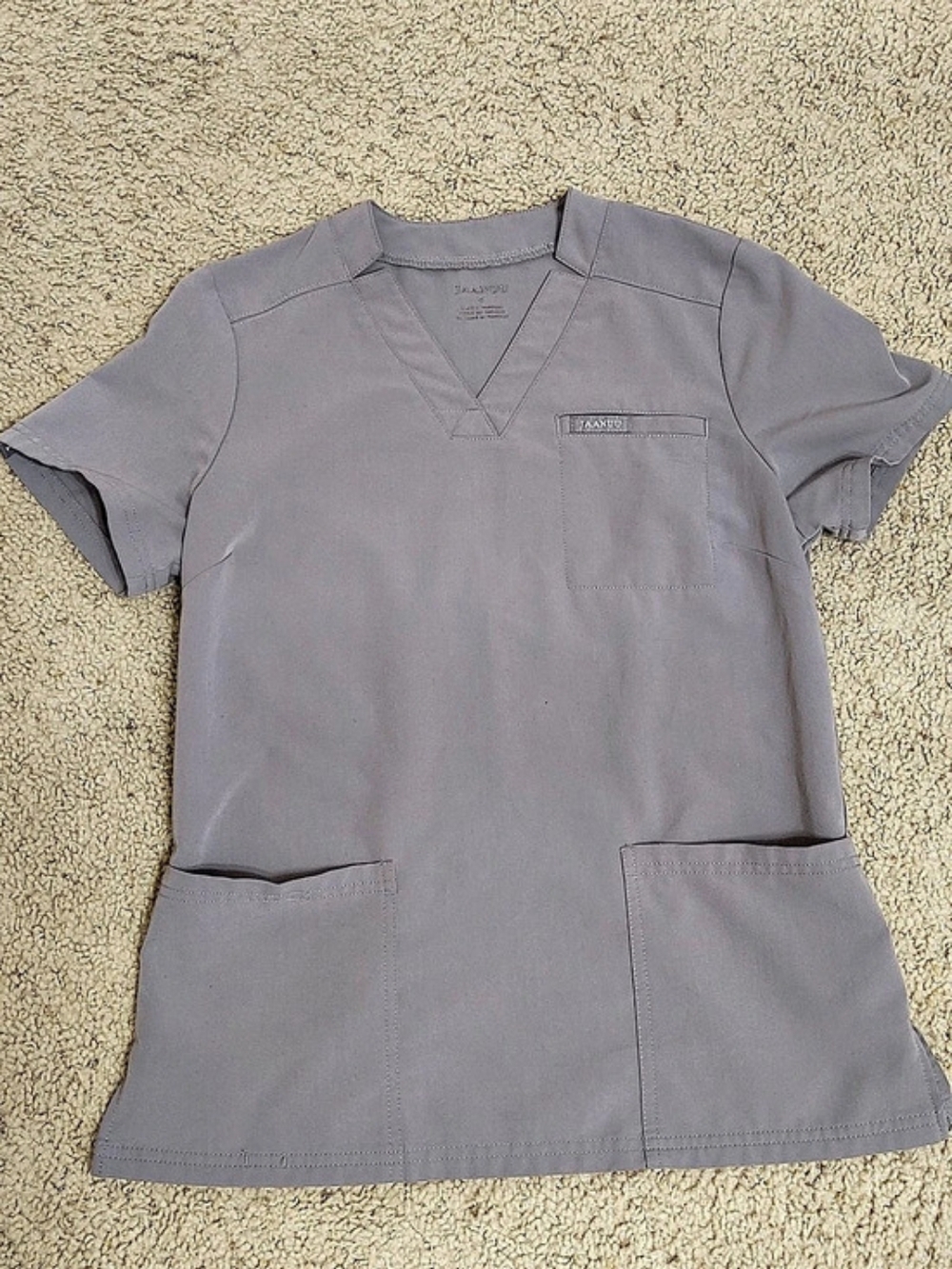 Jaanuu Helia 3 Pocket Scrub Top Womens Size Small - Tiny Stain